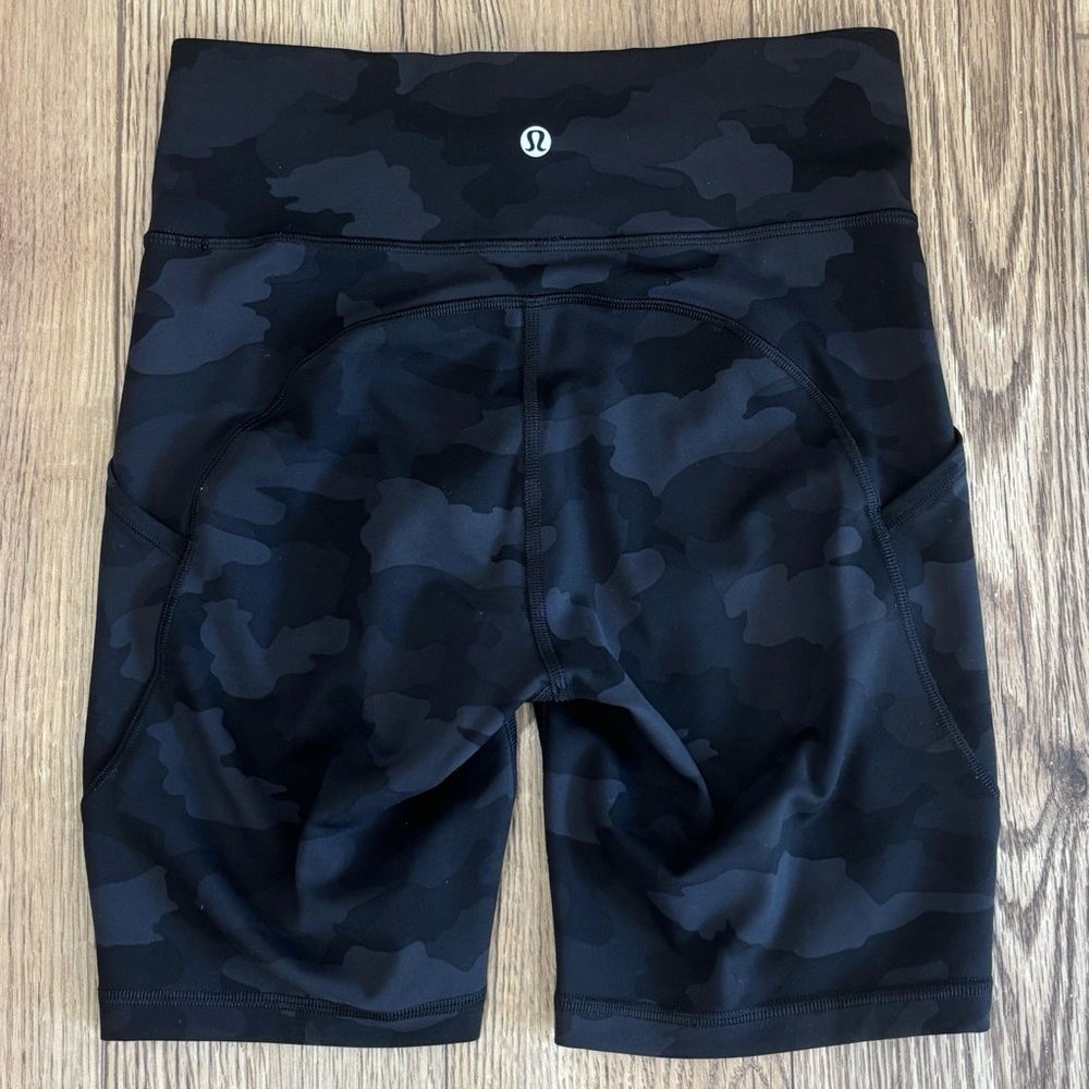 Lululemon Invigorate HR Shorts 8" Size 6 In Heritage 365 Camo Deep Coal Multi